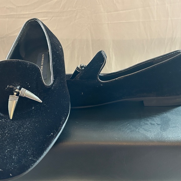 Giorgio Brutini Other - Giorgio Brutini Black Loafers with Silver Detailing